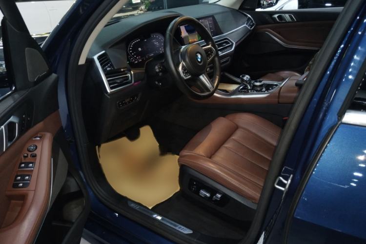 Used BMW X5 2019 xDrive40i Luxury Model with M Sport Package Interior 3