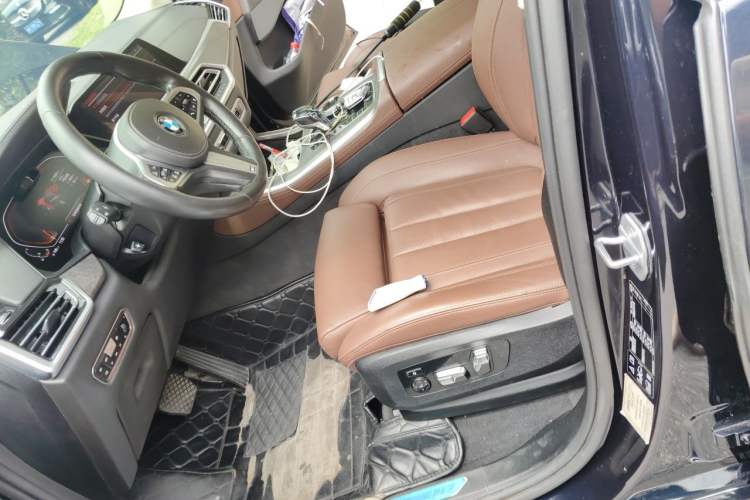 Used BMW X5 2019 xDrive40i Luxury Model with M Sport Package Left Front Seat