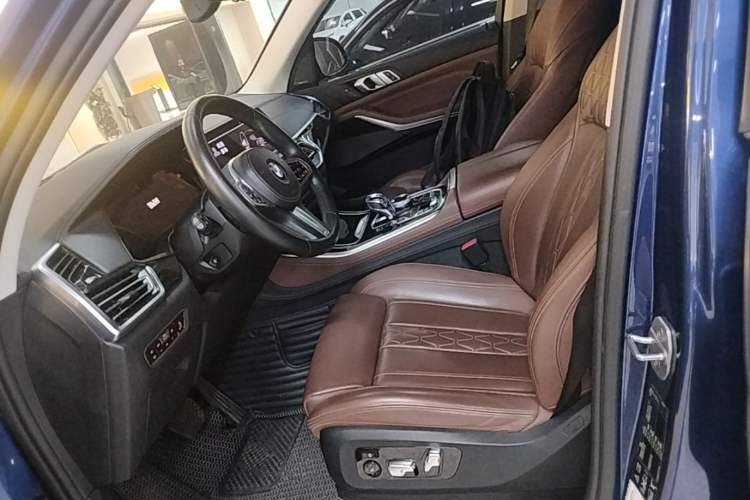Used BMW X5 2019 xDrive40i Luxury Model with M Sport Package Left Front Seat