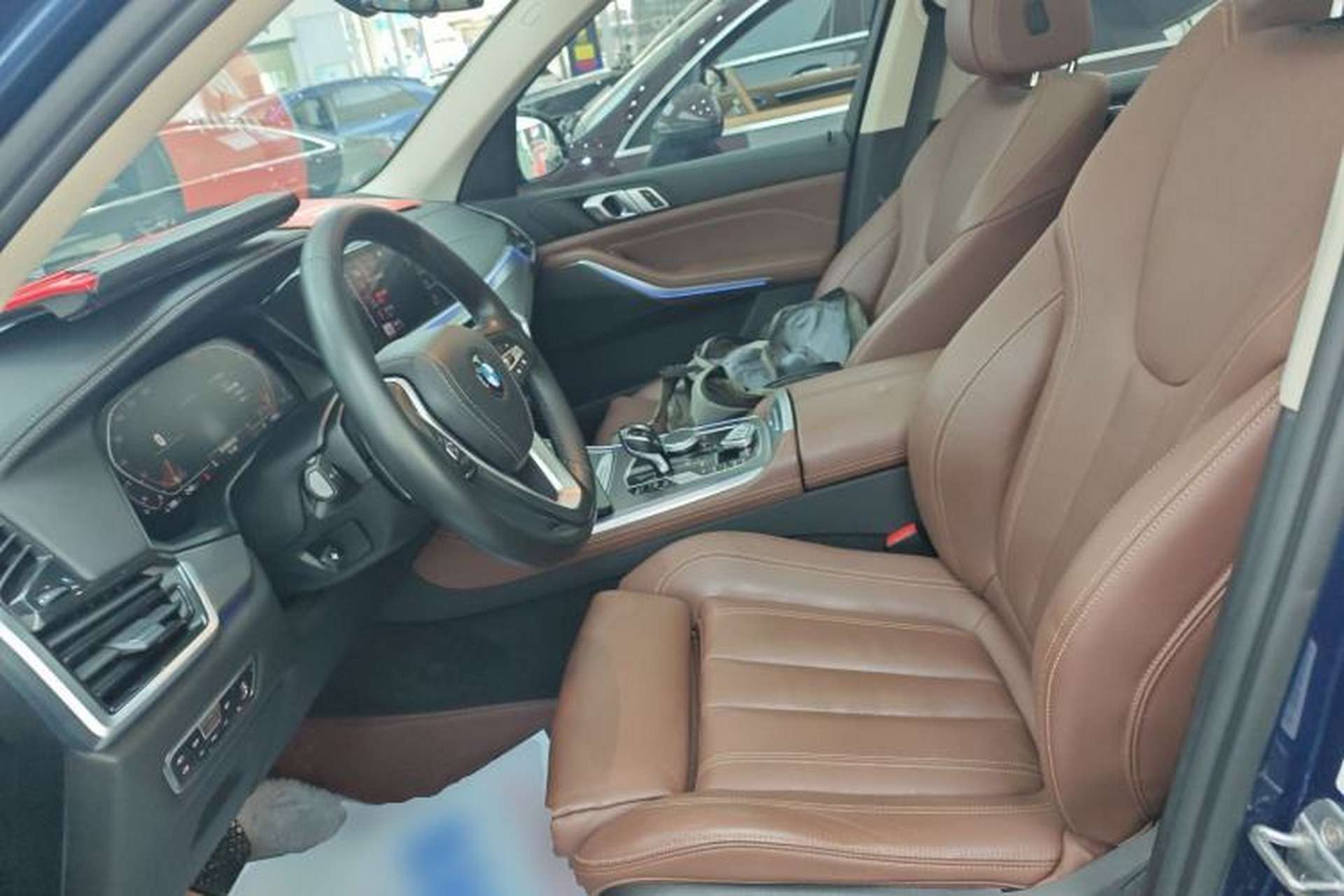 Used BMW X5 2019 xDrive40i Base Model Middle East Left Front Seat