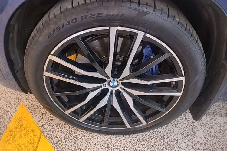 Used BMW X5 2019 xDrive40i Luxury Model with M Sport Package Left Front Wheel Hub