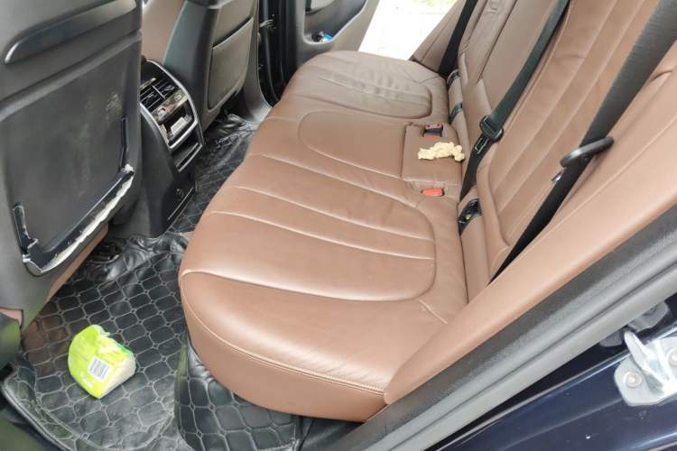 Used BMW X5 2019 xDrive40i Luxury Model with M Sport Package Left Rear Seat