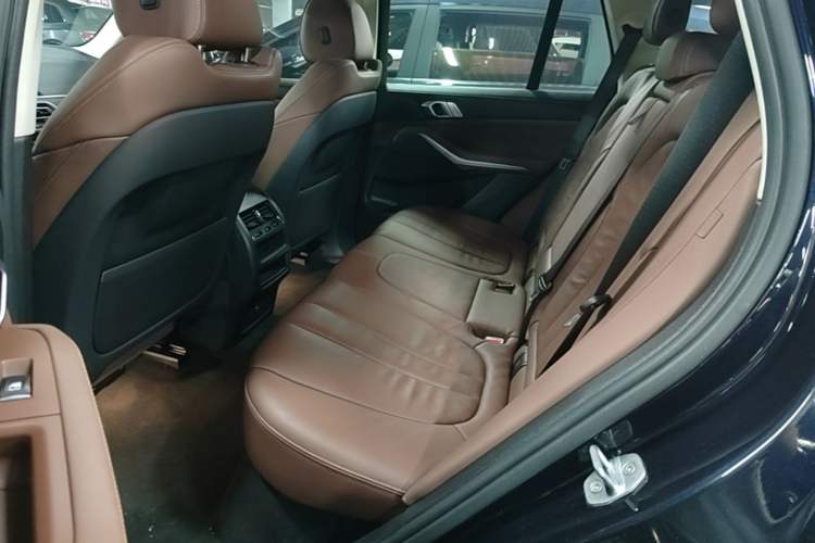 Used BMW X5 2019 xDrive40i M Sport Package Left Rear Seat