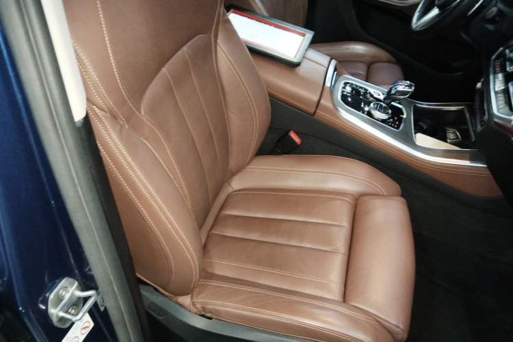 Used BMW X5 2019 xDrive40i Luxury Model with M Sport Package Right Front Seat