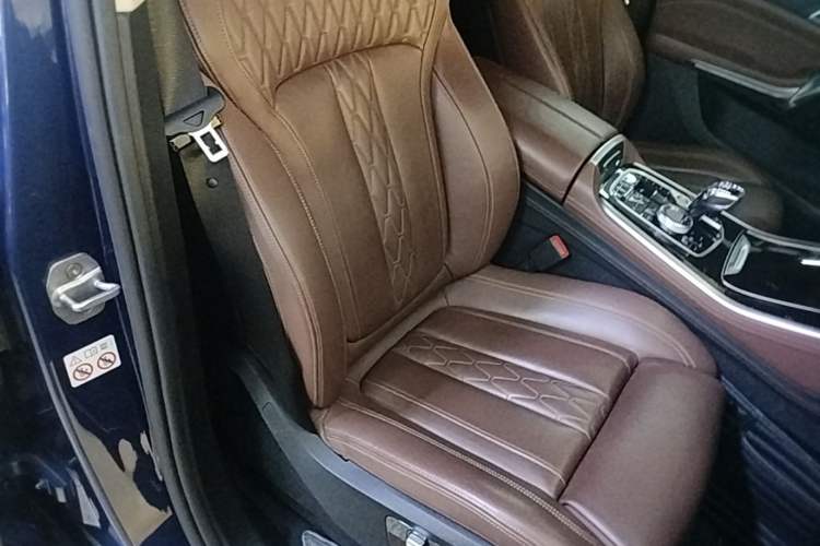 Used BMW X5 2019 xDrive40i Luxury Model with M Sport Package Right Front Seat