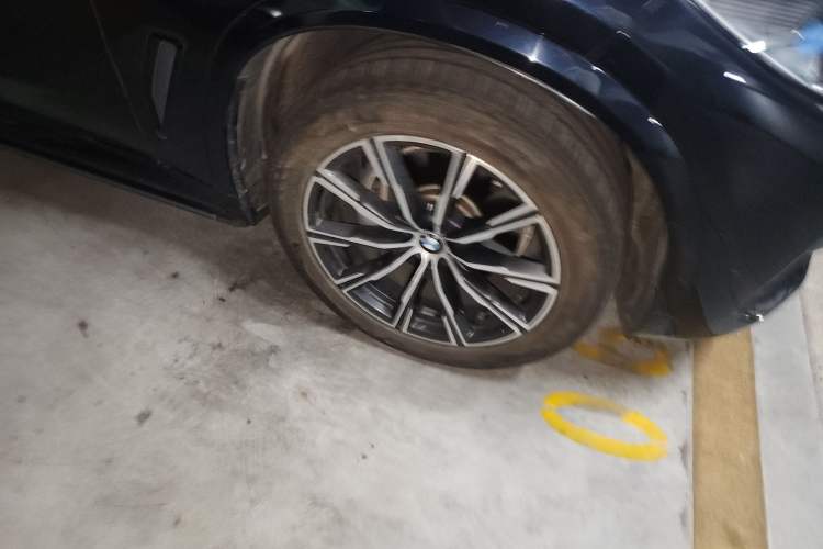 Used BMW X5 2019 xDrive40i M Sport Package Right Front Wheel Hub