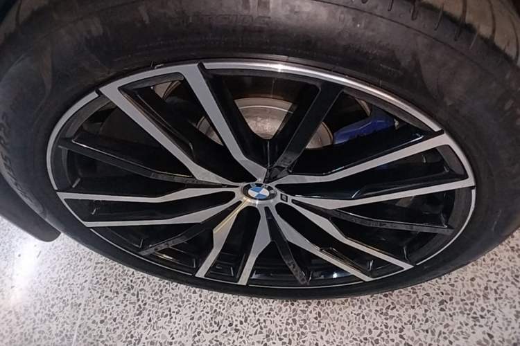 Used BMW X5 2019 xDrive40i Luxury Model with M Sport Package Right Rear Wheel Hub