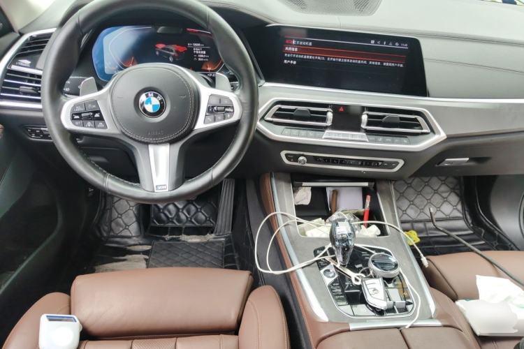 Used BMW X5 2019 xDrive40i Luxury Model with M Sport Package Steering Wheel