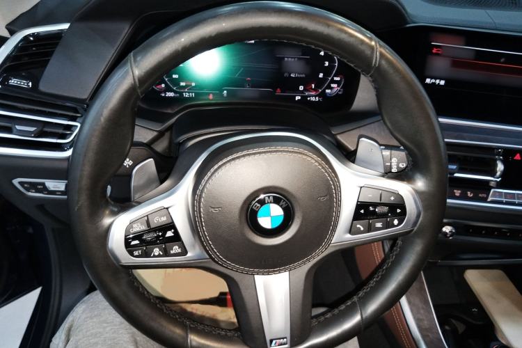 Used BMW X5 2019 xDrive40i Luxury Model with M Sport Package Steering Wheel