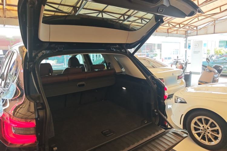 Used BMW X5 2019 xDrive40i M Sport Package Trunk