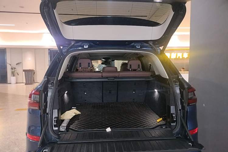 Used BMW X5 2019 xDrive40i Luxury Model with M Sport Package Trunk