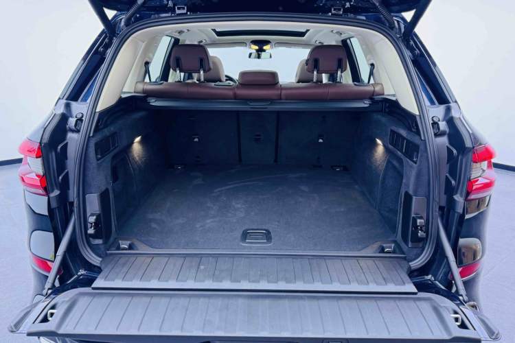 Used BMW X5 2019 xDrive40i M Sport Package Trunk