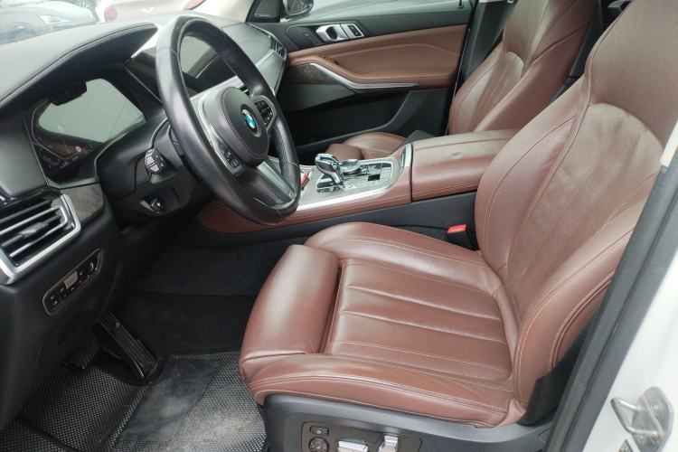 Used BMW X5 2019 xDrive40i Luxury Model with M Sport Package Left Front Seat