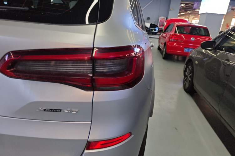 Used BMW X5 2019 xDrive40i M Sport Package Exterior 3