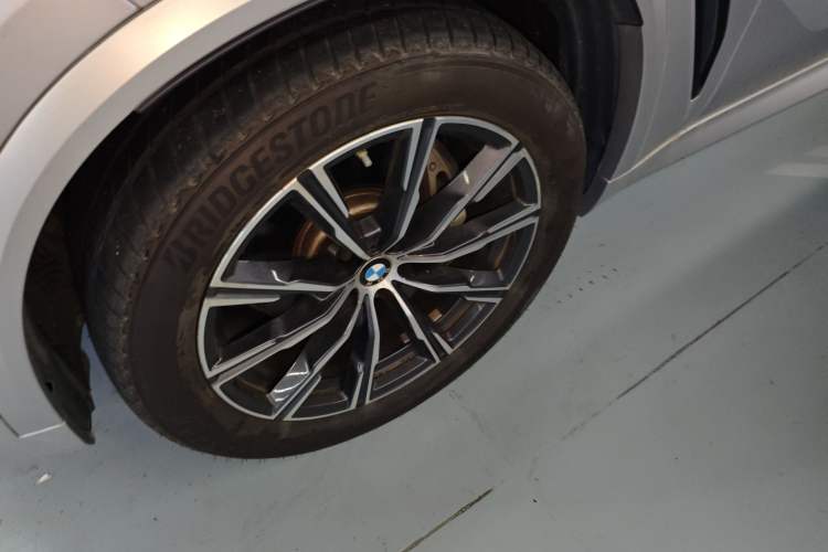 Used BMW X5 2019 xDrive40i M Sport Package Exterior 4