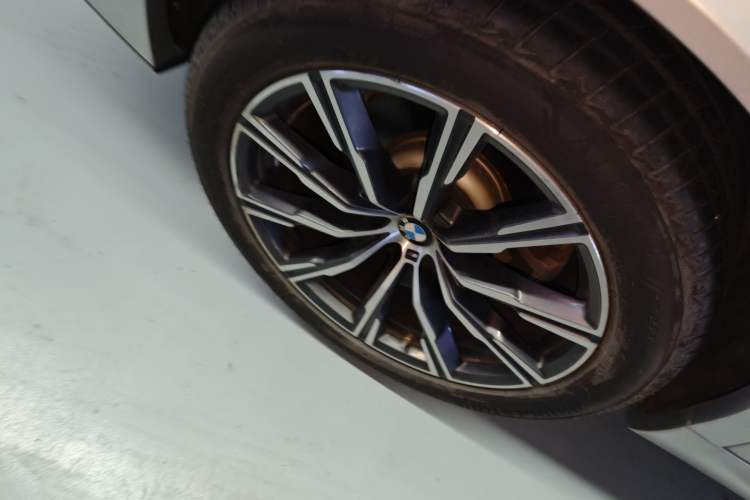 Used BMW X5 2019 xDrive40i M Sport Package Exterior 5