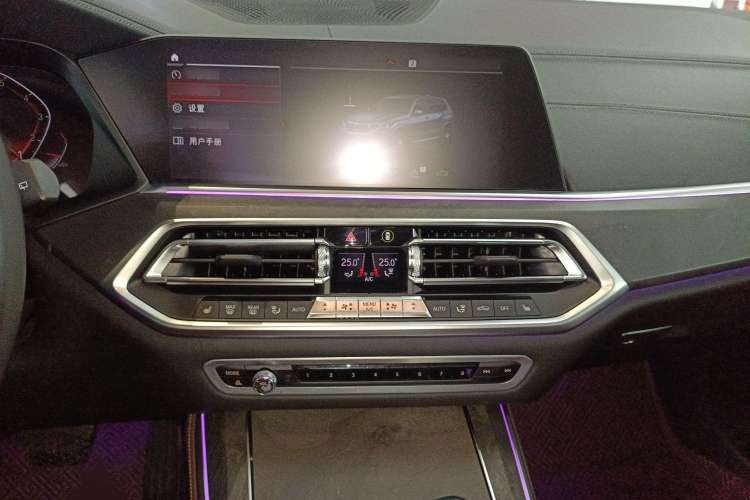 Used BMW X5 2019 xDrive40i Luxury Model with M Sport Package Audio And AC Panel