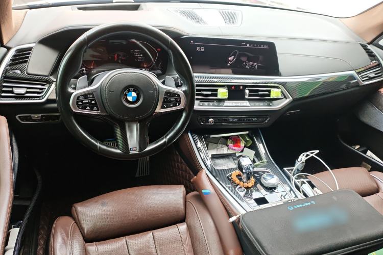 Used BMW X5 2019 xDrive40i Luxury Model with M Sport Package Center Console