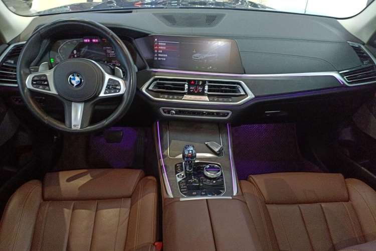 Used BMW X5 2019 xDrive40i Luxury Model with M Sport Package Center Console