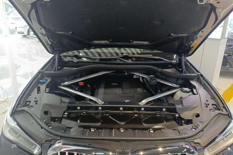 Used BMW X5 2019 xDrive40i Luxury Model with M Sport Package Engine Bay