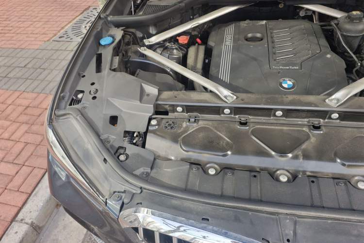 Used BMW X5 2019 xDrive40i M Sport Package Engine Bay Right