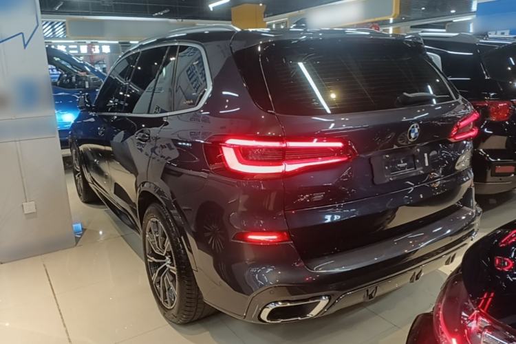 Used BMW X5 2019 xDrive30i M Sport Package Exterior 2