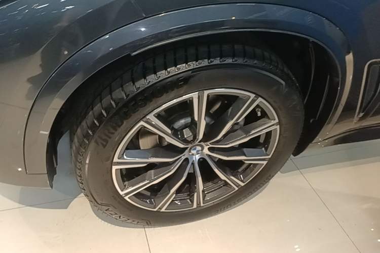 Used BMW X5 2019 xDrive30i M Sport Package Exterior 4