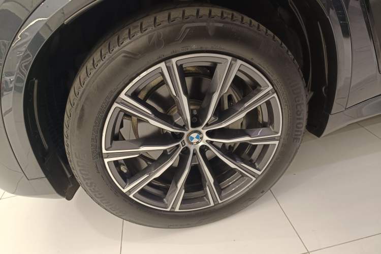 Used BMW X5 2019 xDrive40i M Sport Package Exterior 4
