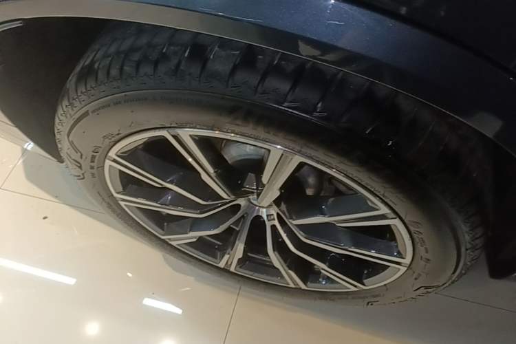 Used BMW X5 2019 xDrive30i M Sport Package Exterior 5