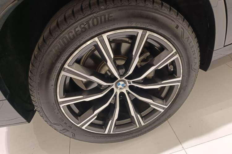 Used BMW X5 2019 xDrive40i M Sport Package Exterior 5