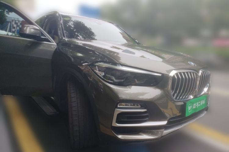 Used BMW X5 2019 xDrive30i X Design Package Front Right 45 Deg
