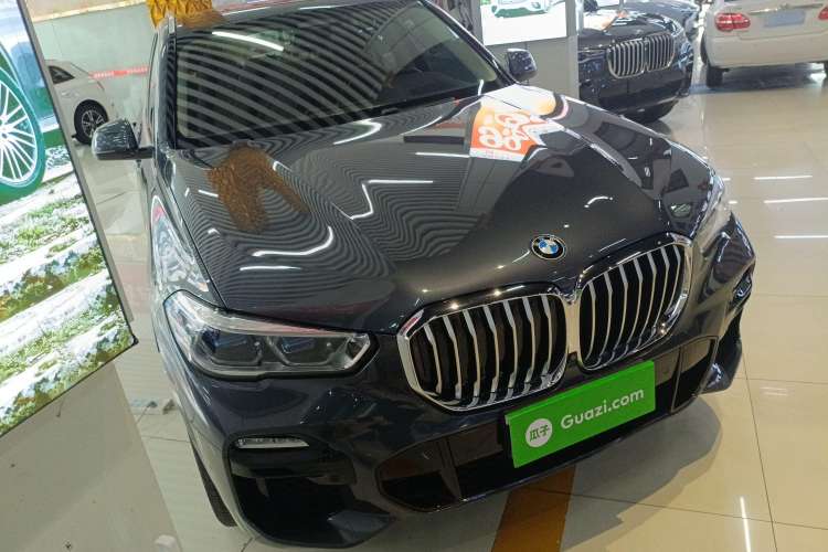 Used BMW X5 2019 xDrive40i Luxury Model with M Sport Package Front Right 45 Deg