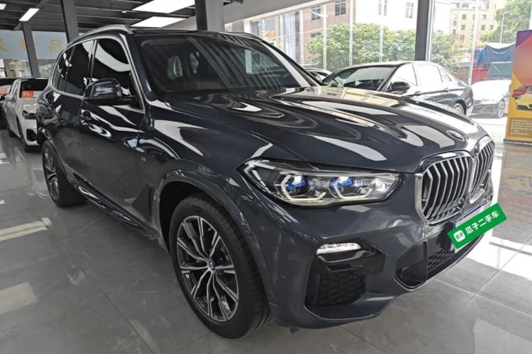 Used BMW X5 2019 xDrive40i M Sport Package Front Right 45 Deg