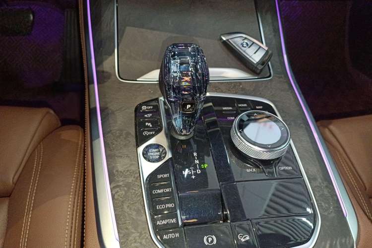Used BMW X5 2019 xDrive40i Luxury Model with M Sport Package Gear Lever