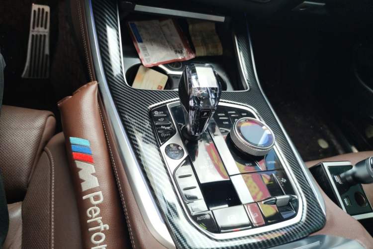 Used BMW X5 2019 xDrive40i Luxury Model with M Sport Package Gear Lever