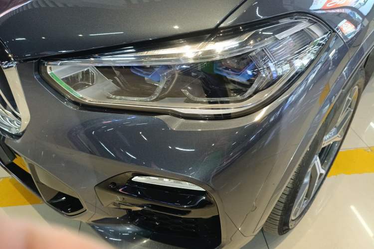 Used BMW X5 2019 xDrive40i Luxury Model with M Sport Package Left Front Headlight