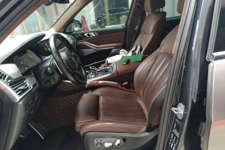 Used BMW X5 2019 xDrive40i Luxury Model with M Sport Package Left Front Seat