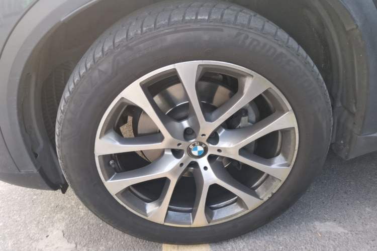 Used BMW X5 2019 xDrive30i X Design Package Left Front Wheel Hub