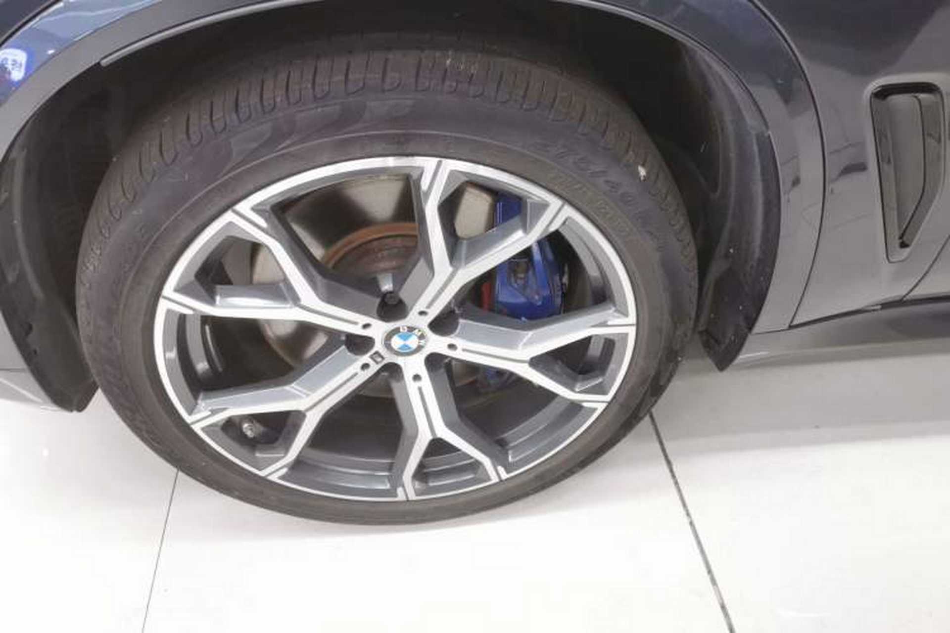 Used BMW X5 2019 xDrive40i Luxury Model with M Sport Package Left Front Wheel Hub