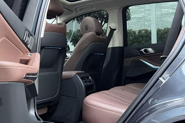 Used BMW X5 2019 xDrive40i M Sport Package Left Rear Seat