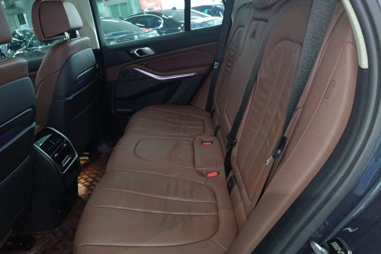 Used BMW X5 2019 xDrive40i Luxury Model with M Sport Package Left Rear Seat