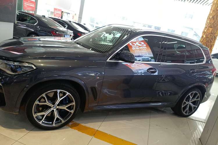 Used BMW X5 2019 xDrive40i Luxury Model with M Sport Package Left Side