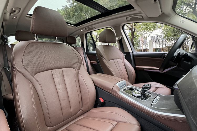 Used BMW X5 2019 xDrive40i Luxury Model with M Sport Package Right Front Seat