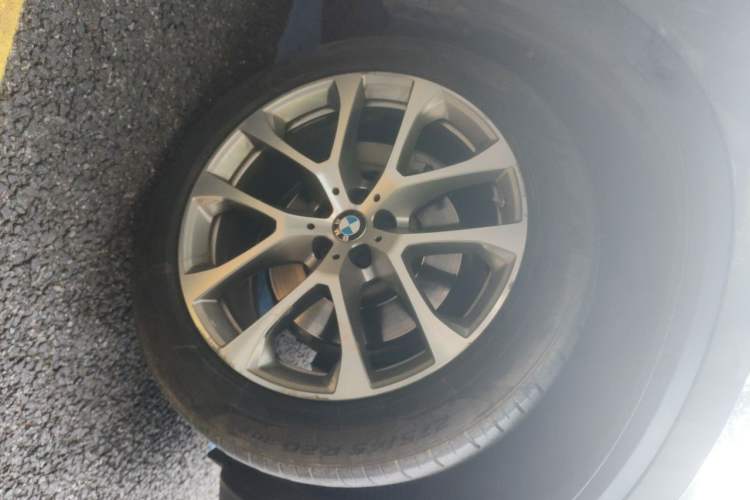 Used BMW X5 2019 xDrive30i X Design Package Right Front Wheel Hub