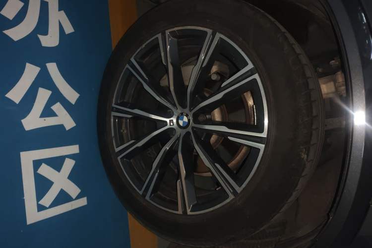 Used BMW X5 2019 xDrive30i M Sport Package Right Front Wheel Hub
