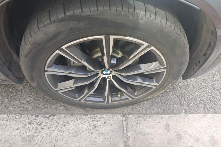 Used BMW X5 2019 xDrive40i M Sport Package Right Front Wheel Hub