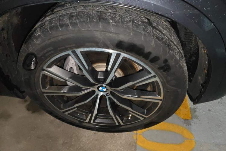 Used BMW X5 2019 xDrive40i M Sport Package Right Front Wheel Hub
