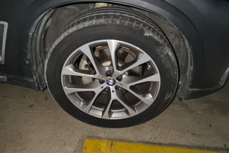 Used BMW X5 2019 xDrive30i X Design Package Right Front Wheel Hub