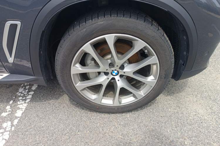 Used BMW X5 2019 xDrive30i X Design Package Right Front Wheel Hub