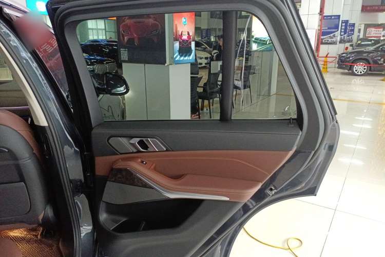 Used BMW X5 2019 xDrive40i Luxury Model with M Sport Package Right Rear Door Interior
